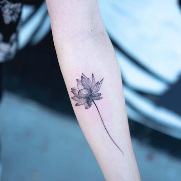 Tatouage de fleur de lotus élégant