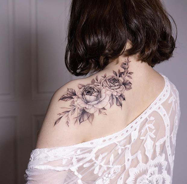Idée assez florale de tatouage d'épaule