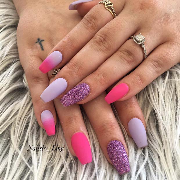 Ongles de cercueil mats, violets et roses