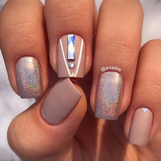 Ongles holographiques à la mode