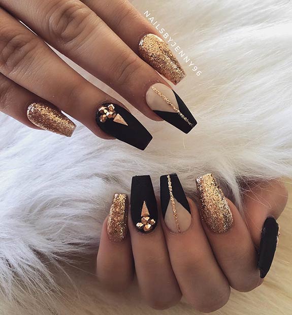 Δήλωση Black and Gold Prom Nails