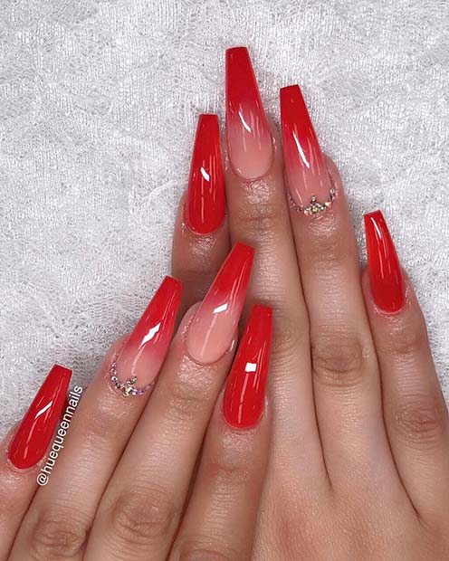 Γυμνά και Red Ombre Coffin Nails