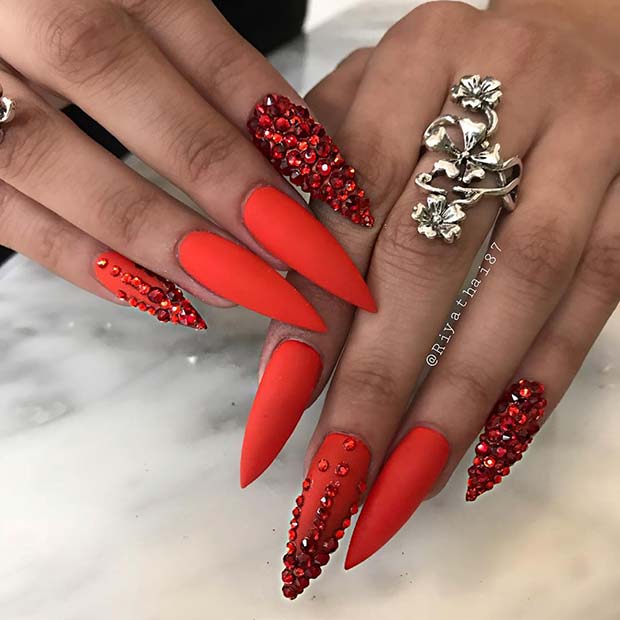 Ματ Κόκκινα Stiletto Nails