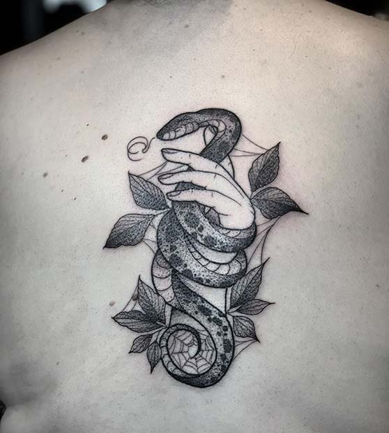 Φίδι με τατουάζ πλάτης χεριών