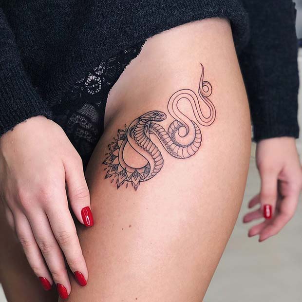 Μοναδικό τατουάζ φιδιού για γυναίκες
