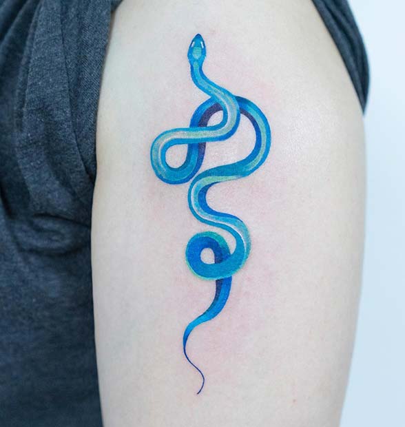 Conception de tatouage de serpent bleu cool