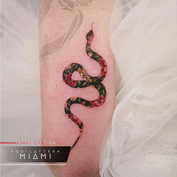 Conception de tatouage de serpent floral
