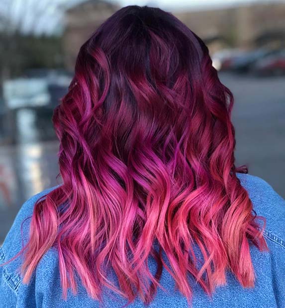 Cheveux dégradés bordeaux à roses