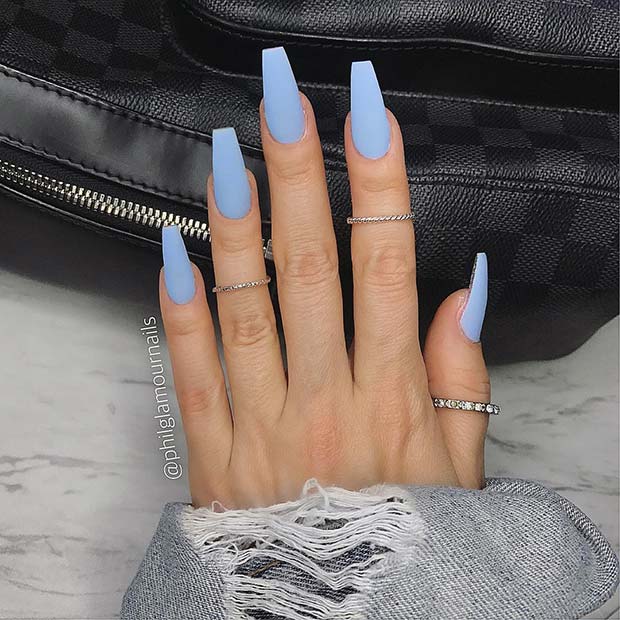 Idée d'ongle bleu pastel mat