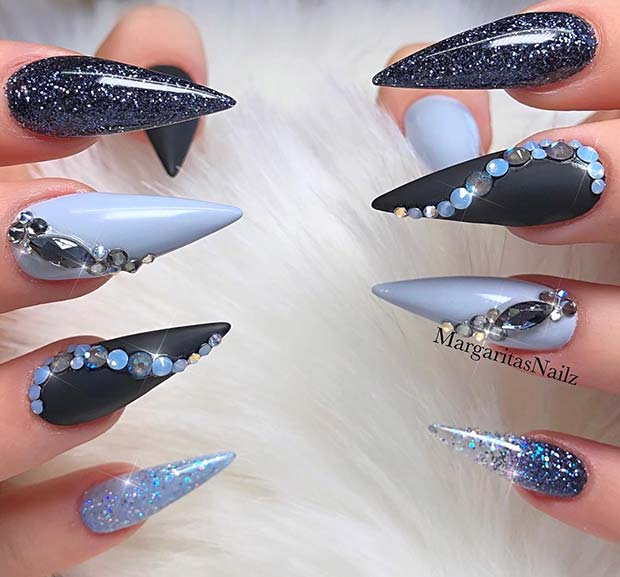 Ongles bleus chics et brillants