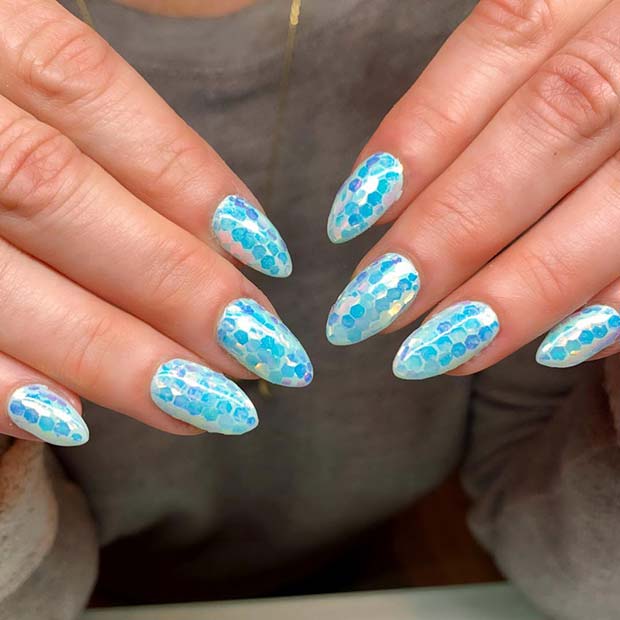 Conception d'ongles bleu scintillant