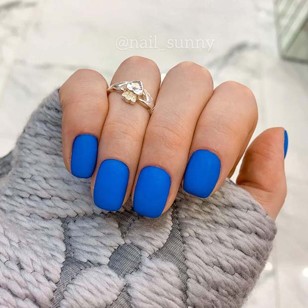 Ongles Bleu Mat Court Audacieux