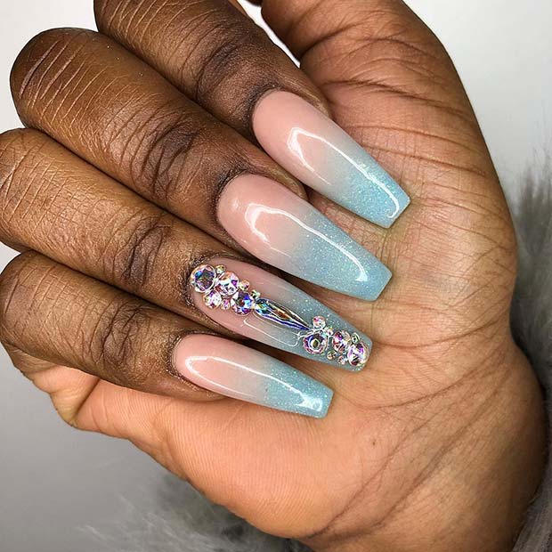 Nude και Blue Ombre Nail Idea