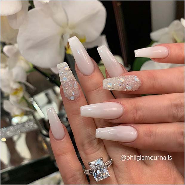 Ongles de cercueil blanc cassé doux