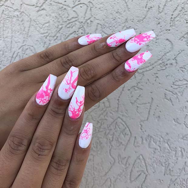 Λευκό και ροζ σχέδιο νυχιών