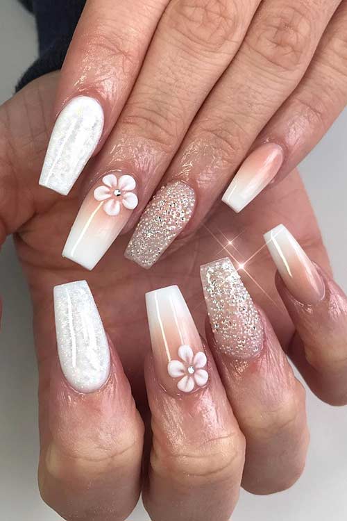 Ongles de cercueil nus et blancs