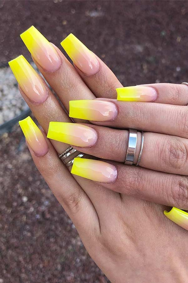 Γυμνό στο Yellow Ombre Nails