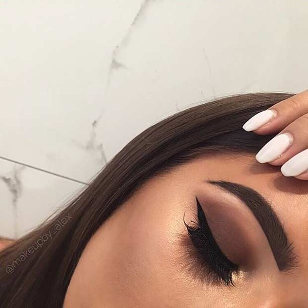 Smokey Eye marron mat avec une touche d'or