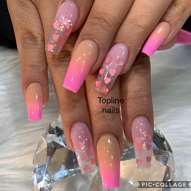 Ongles acryliques transparents mignons avec coeurs