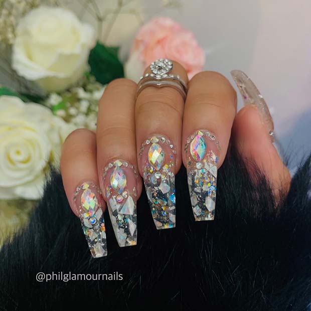 Ongles en acrylique transparent avec strass