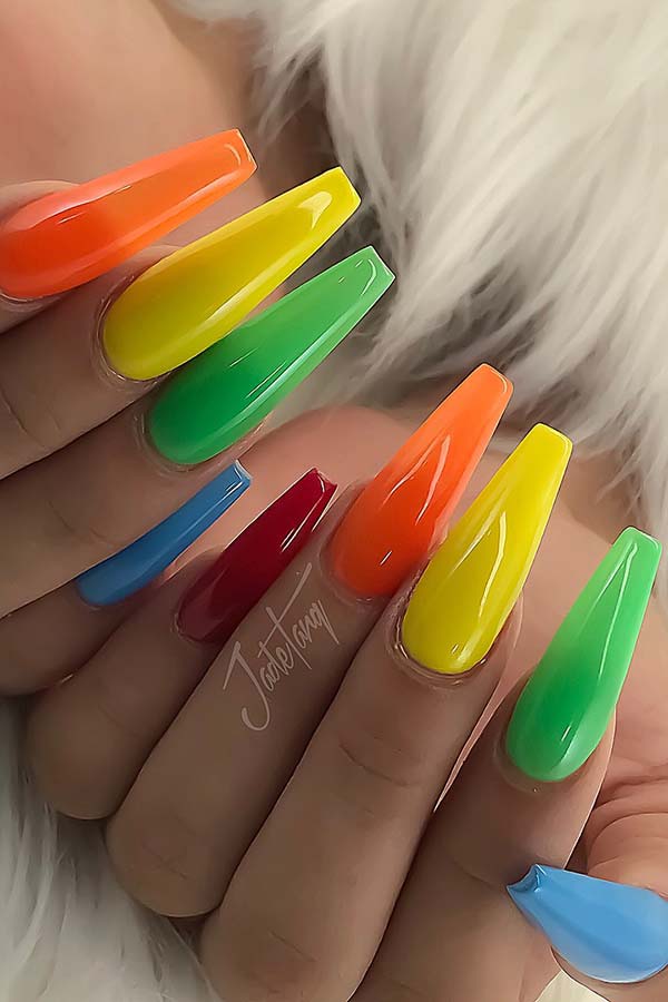 Vibrant Coffin Nail Idea για το Καλοκαίρι