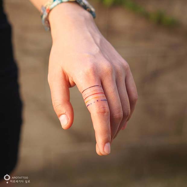Idée de tatouage au doigt unique et colorée