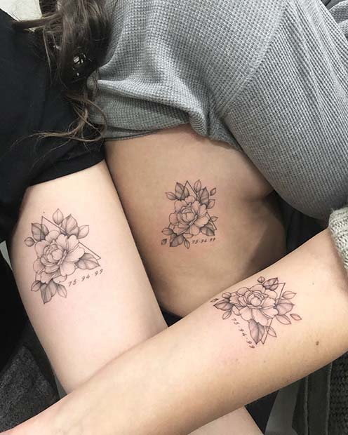 Tatouages ​​​​floraux avec dates de naissance