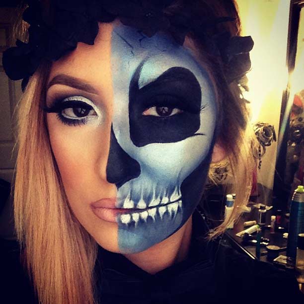 Μπλε Half Face Skeleton Makeup Look