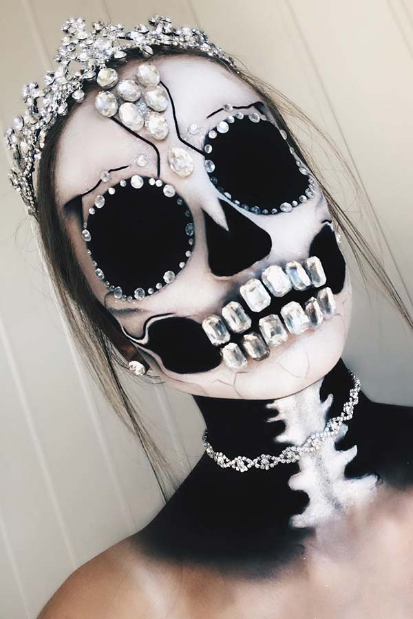 Maquillage squelette noir et blanc avec strass