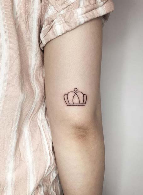 Tatouage de couronne simple et élégant