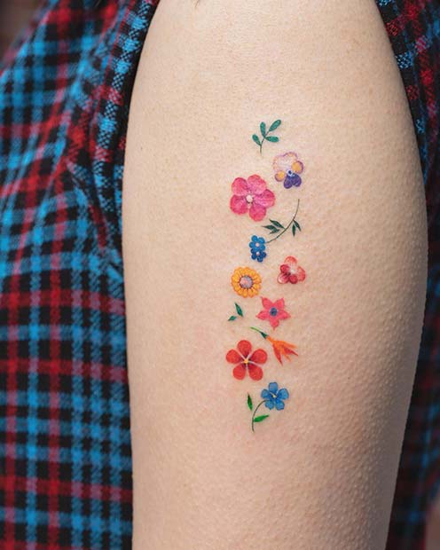 Conception de tatouage floral vibrant