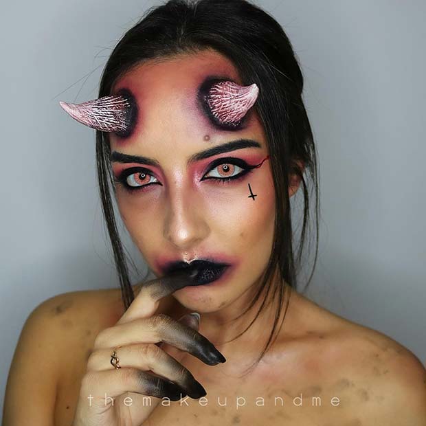 Maquillage de diable effrayant avec des cornes