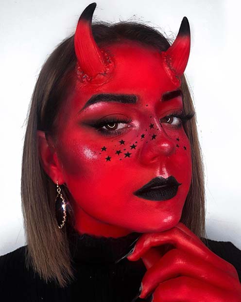 Maquillage diable avec des étoiles