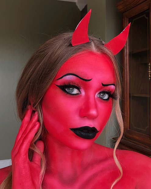 Maquillage noir et rouge simple pour Halloween