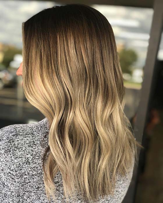 Idée de couleur de cheveux blond foncé à sale