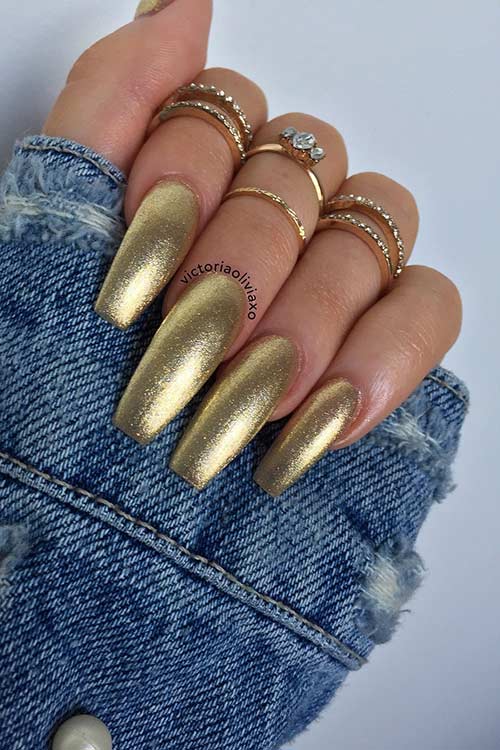Μακρύ χρυσό Glitter Coffin Nails