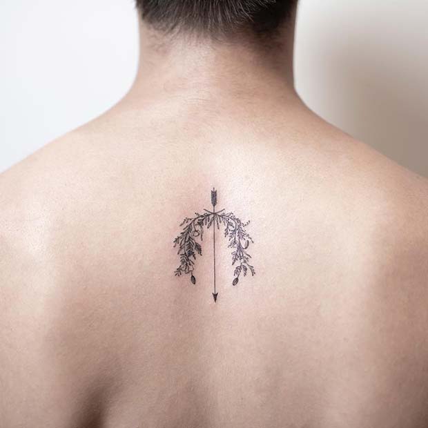 Conception de tatouage de flèche et de couronne