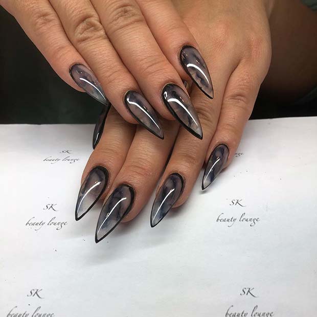 Conception d'ongles Stiletto transparents