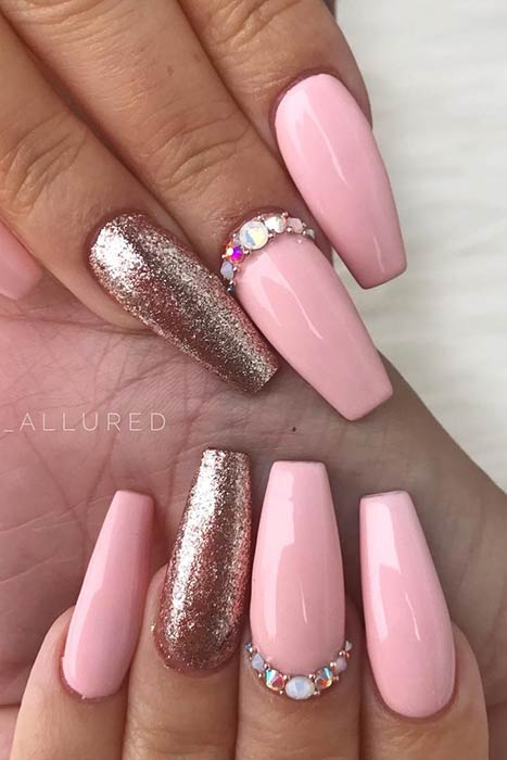 Ongles de cercueil rose clair