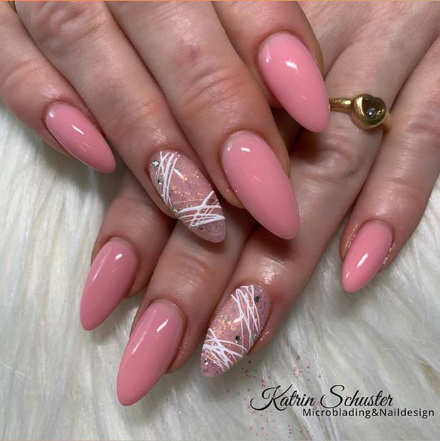 Ongles roses avec un nail art blanc à la mode