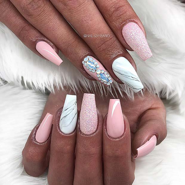 Ongles de cercueil rose clair