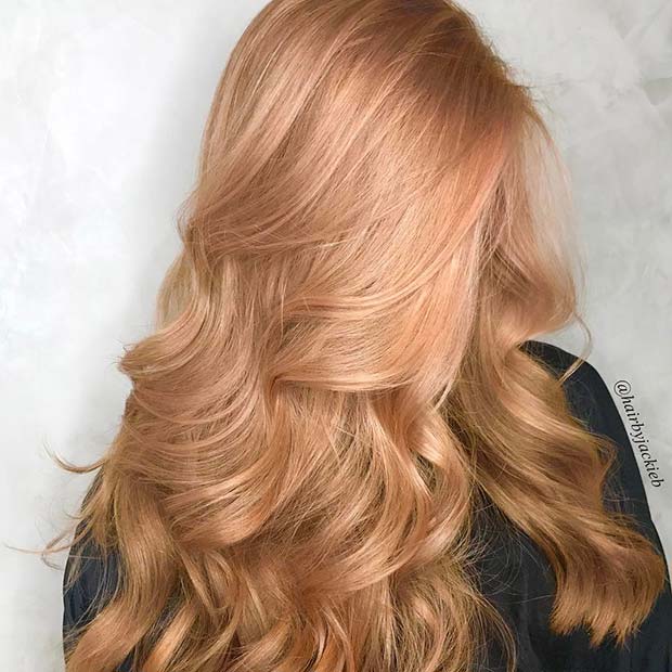 Cheveux blonds fraise doux