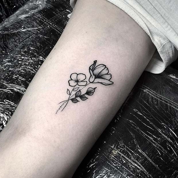 Idée de tatouage de fleur petite et élégante