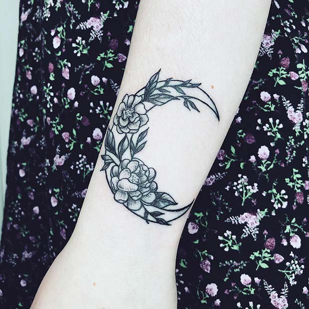 Idée de tatouage de lune florale