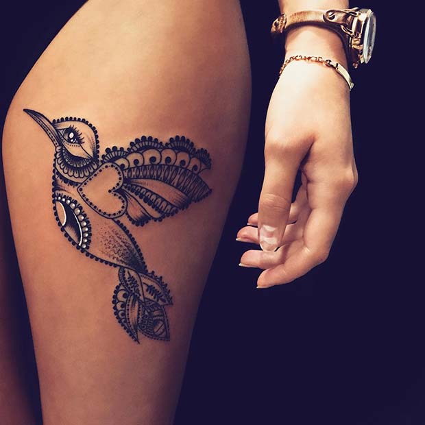Όμορφη ιδέα για τατουάζ μηρών πουλιών
