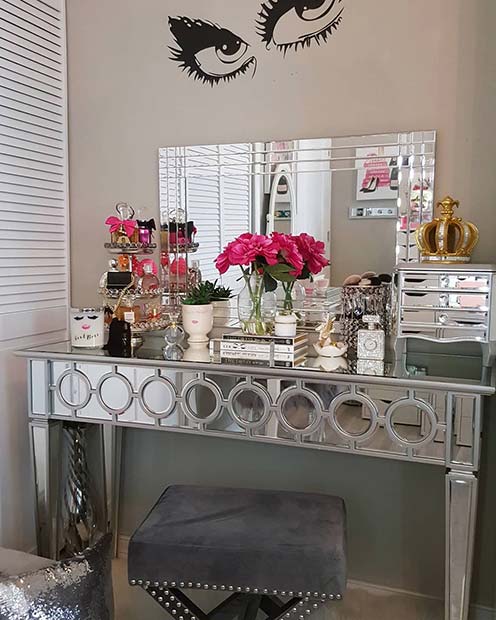 Pretty Mirrored Vanity Table