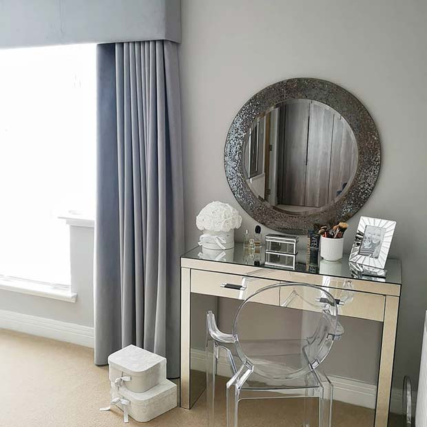 Chic Vanity Table με στρογγυλό καθρέφτη