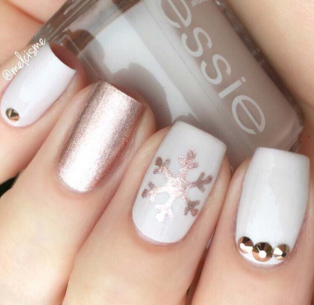 Ongles d'hiver en or rose chic