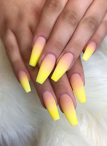 Ματ κίτρινο και γυμνό Ombre Nails