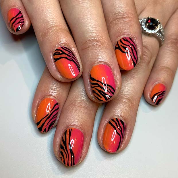 Ongles roses et oranges sauvages